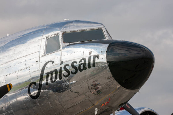 Пайерн, Швейцария - 3 сентября 2014 года: винтажный авиалайнер Douglas DC-3C N431HM
.
