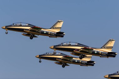 Payerne, İsviçre - 6 Eylül 2014: Birleşik Arap Emirlikleri Hava Kuvvetleri 'nden Al Fursan Aerobatik takımı Aermacchi MB-339 jet eğitim uçağı.
