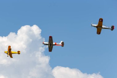 Payerne, İsviçre - 6 Eylül 2014: Bcker B 131 HB-UVM lider Pilatus P-3 N848AD ve Pilatus P-2 HB-RAZ eski İsviçre Hava Kuvvetleri eğitim uçağı. 