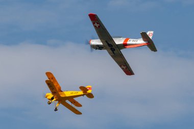 Payerne, İsviçre - 7 Eylül 2014: Bcker B 131 HB-UVM lider Pilatus P-3 N848AD. 
