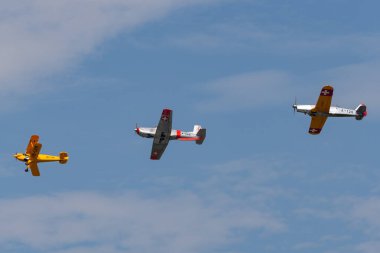 Payerne, İsviçre - 7 Eylül 2014: Bcker B 131 HB-UVM lider Pilatus P-3 N848AD ve Pilatus P-2 HB-RAZ eski İsviçre Hava Kuvvetleri eğitim uçağı. 