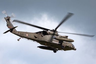 Payerne, İsviçre - 1 Eylül 2014: Avusturya Silahlı Kuvvetleri (Avusturya Ordusu) Sikorsky S-70A-42 Blackhawk askeri helikopteri 6M-BG.