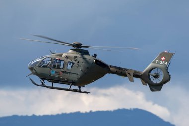 Payerne, İsviçre - 2 Eylül 2014: İsviçre Hava Kuvvetleri Eurocopter EC-635P askeri helikopter.