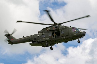 RAF Waddington, Hughnshire, İngiltere - 5 Temmuz 2014: Kraliyet Hava Kuvvetleri (RAF) AgustaWestland Merlin HC3 (EH-101) ZK001 orta kaldırma aracı helikopter. 