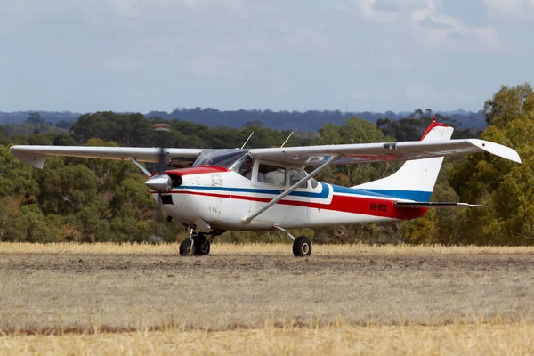 Rowland Flat Australien April 2013 Einmotoriges Leichtflugzeug Cessna 182 Skylane — Stockfoto