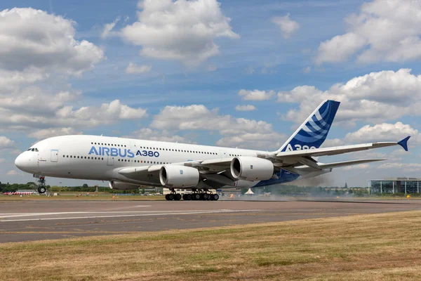 Фарнборо Великобритания Июля 2014 Года Airbus A380 841 Большой Четырехмоторный — стоковое фото