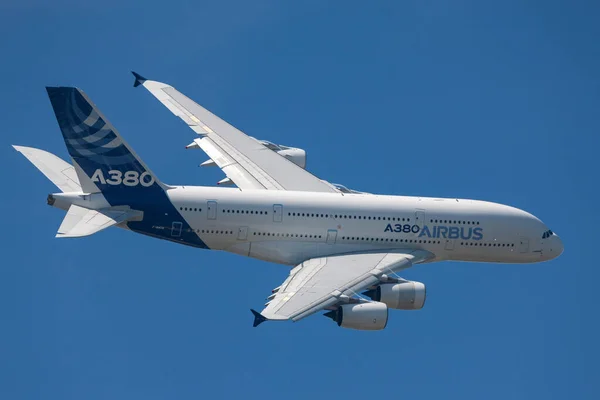 Farnborough Ιουλίου 2014 Airbus A380 841 Μεγάλο Τετρακινητήριο Αεροσκάφος Εμπορικών — Φωτογραφία Αρχείου