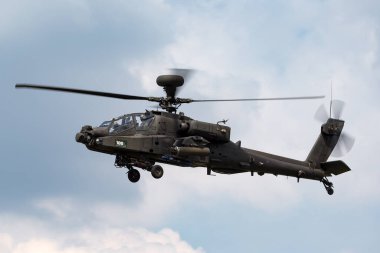 RAF Fairford, Gloucestershire, İngiltere - 13 Temmuz 2014: AgustaWestland WAH-64D AH1 saldırı helikopteri İngiliz Hava Kuvvetleri 'nden ZJ 172.