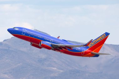 Las Vegas, Nevada, ABD - 8 Mayıs 2013: Southwest Airlines Boeing 737 uçağı Las Vegas 'taki McCarran Uluslararası Havaalanı' ndan havalanıyor..