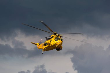 RAF Waddington, Hughnshire, İngiltere - 5 Temmuz 2014: Kraliyet Hava Kuvvetleri Westland Kralı HAR3 arama kurtarma helikopteri XZ595 RAF Valley üssünden. 