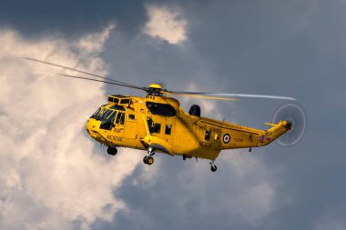 RAF Waddington, Hughnshire, İngiltere - 5 Temmuz 2014: Kraliyet Hava Kuvvetleri Westland Kralı HAR3 arama kurtarma helikopteri XZ595 RAF Valley üssünden. 