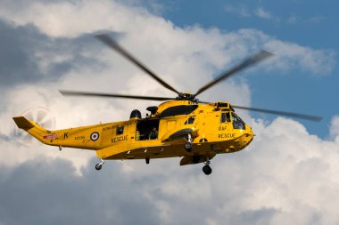 RAF Waddington, Hughnshire, İngiltere - 5 Temmuz 2014: Kraliyet Hava Kuvvetleri Westland Kralı HAR3 arama kurtarma helikopteri XZ595 RAF Valley üssünden. 