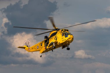 RAF Waddington, Hughnshire, İngiltere - 5 Temmuz 2014: Kraliyet Hava Kuvvetleri Westland Kralı HAR3 arama kurtarma helikopteri XZ595 RAF Valley üssünden. 