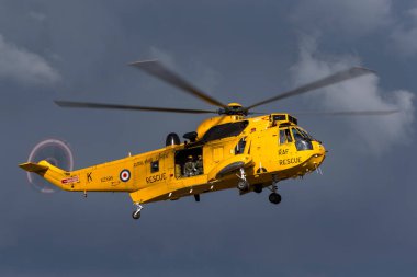 RAF Waddington, Hughnshire, İngiltere - 5 Temmuz 2014: Kraliyet Hava Kuvvetleri Westland Kralı HAR3 arama kurtarma helikopteri XZ595 RAF Valley üssünden. 