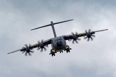 RAF Fairford, Gloucestershire, İngiltere - 12 Temmuz 2014: Airbus Military (Airbus Savunma ve Uzay) A400M Atlas 4 motorlu büyük askeri nakliye uçağı F-WWMZ.