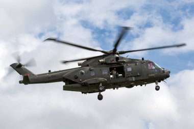 RAF Waddington, Hughnshire, İngiltere - 5 Temmuz 2014: Kraliyet Hava Kuvvetleri (RAF) AgustaWestland Merlin HC3 (EH-101) ZK001 orta kaldırma aracı helikopter. 