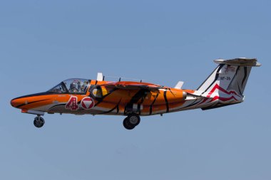 RAF Fairford, Gloucestershire, İngiltere - 10 Temmuz 2014: Avusturya Hava Kuvvetleri (sterreichische Luftstreitkrfte) Saab 105 jet eğitim uçağı. 