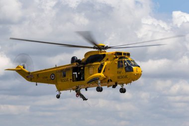 RAF Waddington, Hughnshire, İngiltere - 5 Temmuz 2014: Kraliyet Hava Kuvvetleri Westland Kralı HAR3 arama kurtarma helikopteri XZ595 RAF Valley üssünden. 