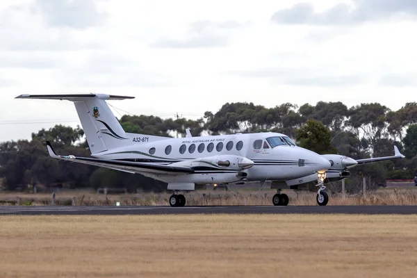 RAAF Williams, Point Cook, Avustralya - 2 Mart 2014: Royal Australian Air (RAAF) Beechcraft King Air 350 A32-671 from 32 Squadron based at RAAF East Sale, Victoria.