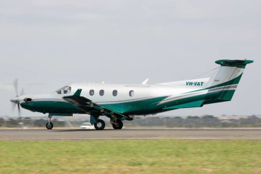 Avalon, Avustralya - 25 Şubat 2015: Pilatus PC-12 tek motorlu turboprop yolcu ve kargo uçağı VH-KDV Pilatus Stans tarafından üretiliyor, İsviçre Avalon AIrport.