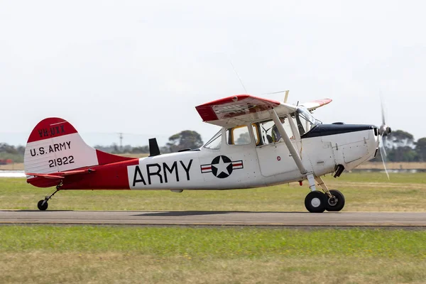 オーストラリアのアバロン 2015年2月25日 旧アメリカ陸軍セスナL 19A観測機Vh Uxxがアバロン空港で課税 ロイヤリティフリーのストック写真