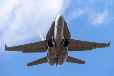 Avalon, Avustralya - 28 Şubat 2015: Royal Australian Air Force (RAAF) McDonnell Douglas F / A-18A Hornet multirole savaş uçağı A21-3 from 3 Squadron RAAF Williamtown.