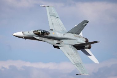 Avalon, Avustralya - 28 Şubat 2015: Royal Australian Air Force (RAAF) McDonnell Douglas F / A-18A Hornet multirole savaş uçağı A21-3 from 3 Squadron RAAF Williamtown.
