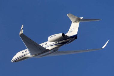 Avalon, Avustralya - 2 Mart 2015: Gulfstream Aerospace G650ER Ultra uzun menzilli iş jeti uçağı N650GA Avalon Havalimanı 'ndan ayrılıyor.