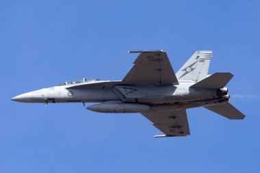 Avalon, Avustralya - 2 Mart 2015: Kraliyet Avustralya Hava Kuvvetleri (RAAF) Boeing F / A-18F Super Hornet çok delikli savaş uçağı A44-211 Queensland, RAAF Amberley.