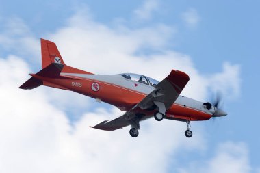 Avalon, Avustralya - 21 Şubat 2015: Singapur Hava Kuvvetleri (RSAF) Pilatus PC-21 ileri askeri eğitim uçağı Batı Avustralya 'daki RAAF Pearce' de.