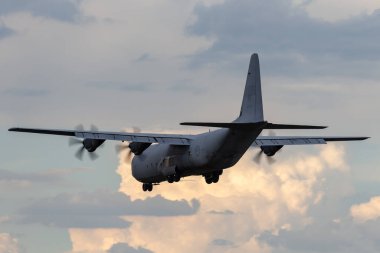 Avalon, Avustralya - 22 Şubat 2015: Kraliyet Avustralya Hava Kuvvetleri Lockheed Martin C-130J Herkül askeri kargo uçağı.