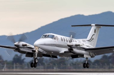Avalon, Avustralya - 27 Şubat 2015: Avustralya Kraliyet Hava Kuvvetleri (RAAF) Kayın Gemisi Kral 350 Hava Filosu 'ndan Avalon Havalimanı' na iniş yapmak üzere 38..