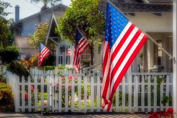 Güney Kaliforniya Caddesinde Bayrak Sallanıyor — Stok fotoğraf