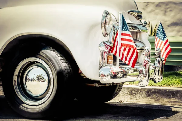 Patriotisches Leuchten Der Front Eines Lastwagens Aus Den 1940Er Jahren — Stockfoto