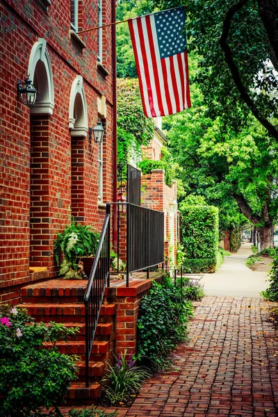 Flag Flying Virginia Street Cobblestone Sidewalks Historic Red Brick Houses — Stock Photo, Image