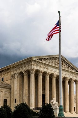 Washington DC 'deki ABD Yüksek Mahkemesi binasının önünde..
