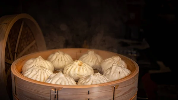 Boulettes Asiatiques Appelées Dim Sum Cuisiner Dans Bateau Vapeur Bois — Photo