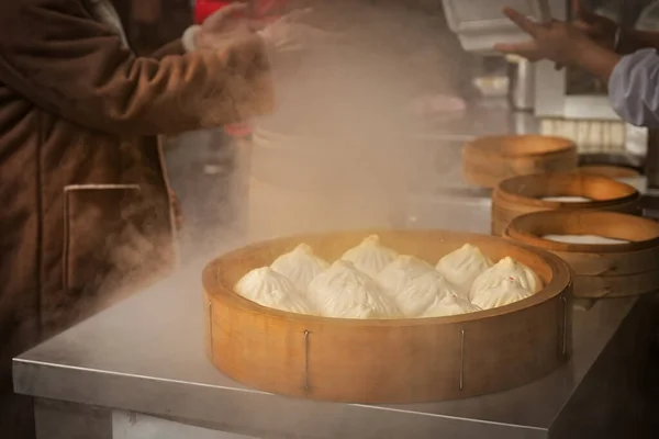 Boulettes Asiatiques Appelées Dim Sum Cuisiner Dans Bateau Vapeur Bois — Photo