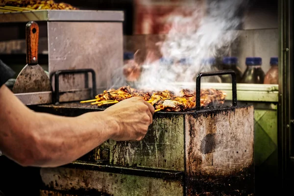 Een Kok Bij Een Eetkraam New York City Met Kebab — Stockfoto