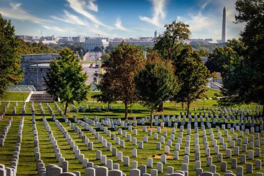 Arlington Ulusal Mezarlığı 'ndan Washington, DC manzarası.