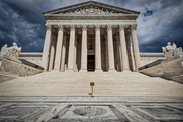 Voorkant Van Het Gebouw Van Het Amerikaanse Hooggerechtshof Washington — Stockfoto