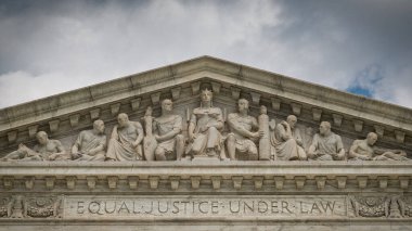 Washington, DC 'deki ABD Yüksek Mahkemesi binasının önünde..
