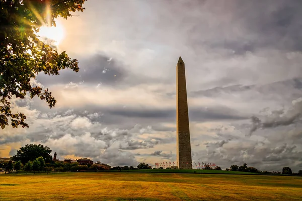 Sol Haciendo Una Breve Aparición Sobre Monumento Washington — Foto de Stock