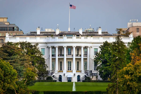 White House Its Trees Surrounding Lawn — Stock Photo, Image