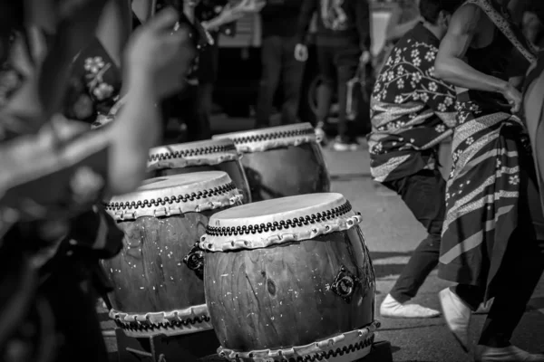 成田太鼓祭で舞台に立つ音楽家 — ストック写真