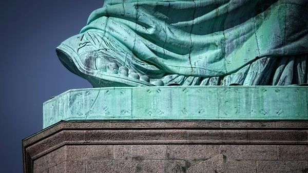 Size 879 Foot Statue Liberty Rising Its Pedestal — Stock Photo, Image