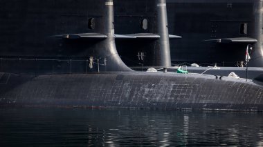 Japon Denizcilik Savunma Gücü 'nün (JMSDF) üç denizaltısı Japonya' nın Yokosuka limanına demirledi..