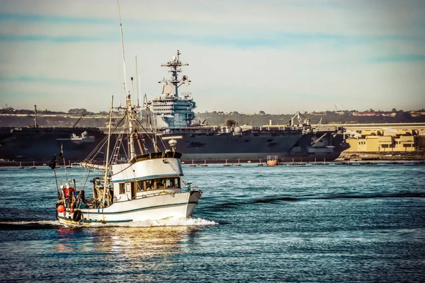 Риболовецький Човен Повертається Порт Півдні Каліфорнії — стокове фото