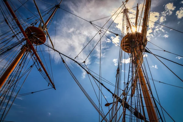 Sun Poking Throught Mast Rigging Sailing Ship Virginia — Stock Photo, Image