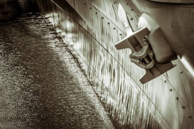USS Wisconsin 'in (BB-64) Norfolk, Virginia' daki demir ve yayı..